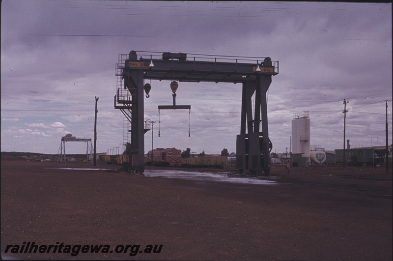 P13187
Container gantry crane, Meekatharra, NR line
