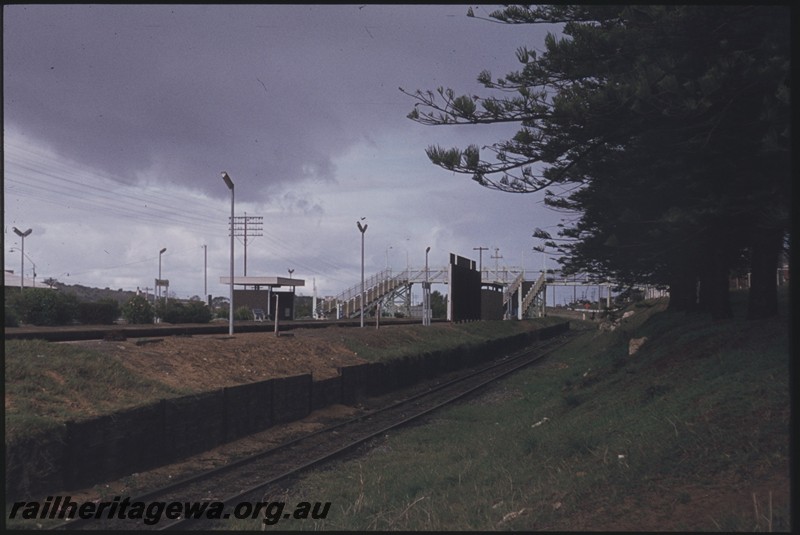 P13189
Station shelter, footbridge, Mosman park, independent goods line to Leighton Yard in the foreground.
