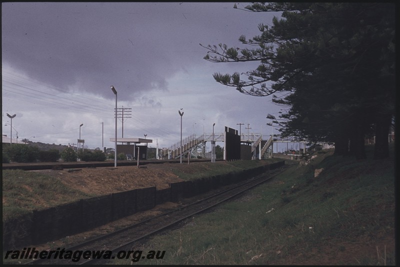 P13189
Station shelter, footbridge, Mosman park, independent goods line to Leighton Yard in the foreground.
