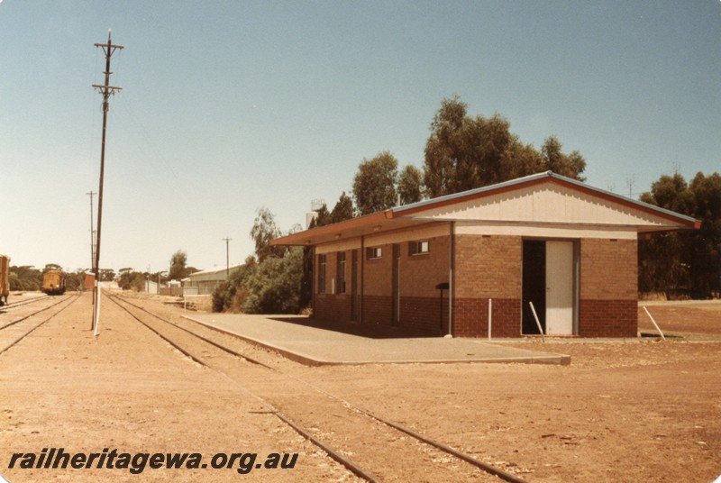 P13251
Station building, Kalannie, KBR line, trackside and end view.
