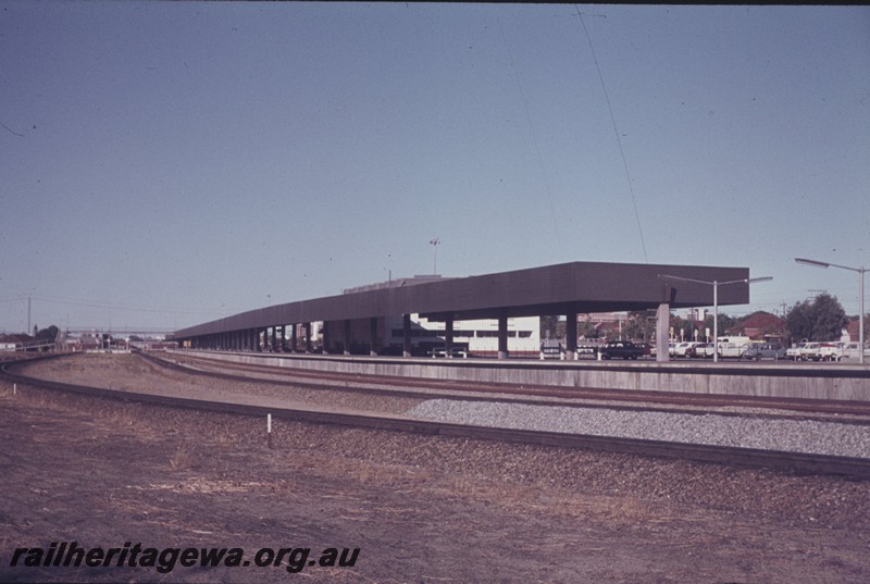 P13293
Station platform, East Perth Terminal with the temporary terminal building.
