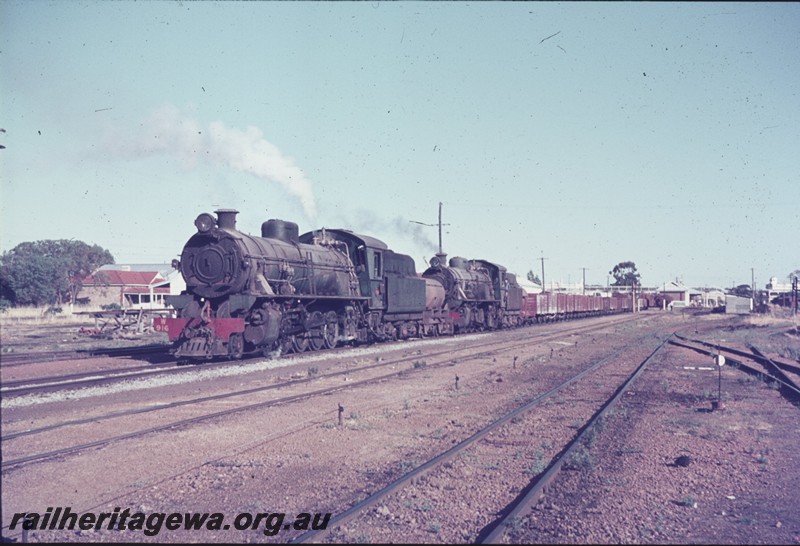 P13313
W class 916 double heading with another W class departing Wagin for Lake grace, GSR line, goods train.
