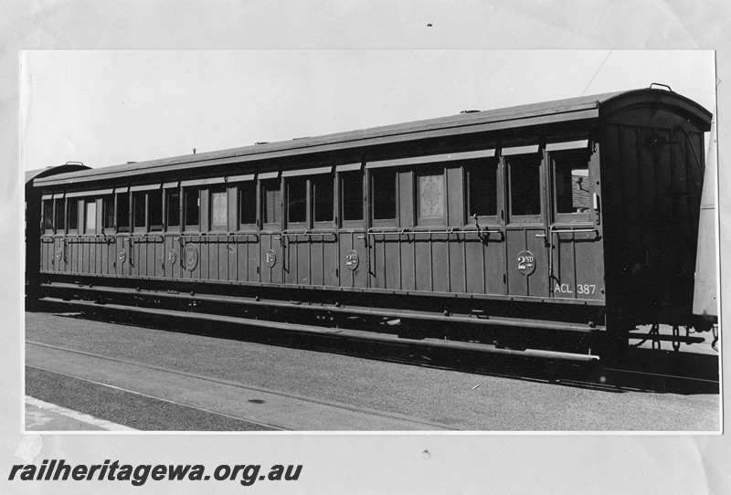 P13317
ACL class 387 carriage, side and end view.
