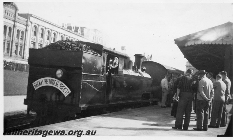 P13343
N class 200, 4-4-4T steam locomotive, Armadale Dock, Perth Station, end and side view, ARHS tour train.
