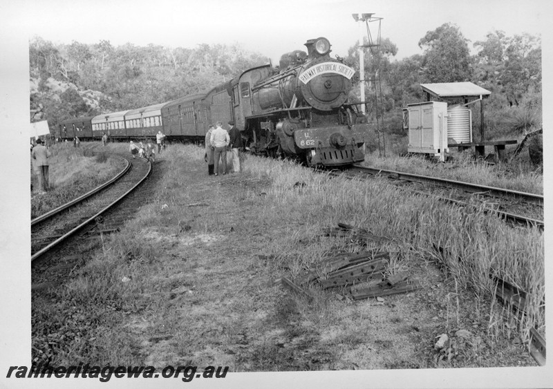 P13346
U class, 662, upper quadrant signal, water tank shelter and relay box, just west of the Swan View Tunnel, ER line, ARHS tour train
