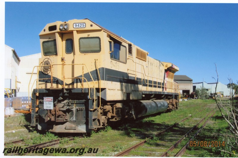 P13355
Former Robe River CM40-8m class 9425 on the siding leading to UGL's plant, Bassendean, front and side view, awaiting a decision on its future.
