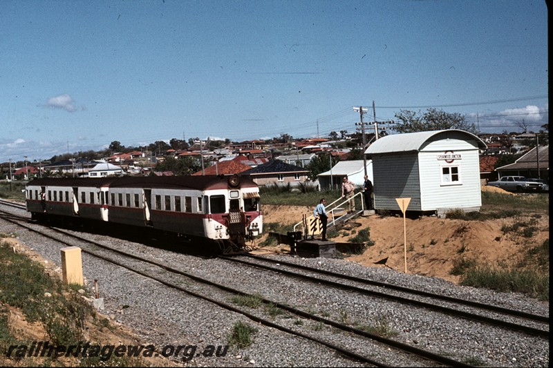 P13426
ADA class coupled to ADX 670, staff cabin, Spearwood Junction, Fremantle to Kwinana line
