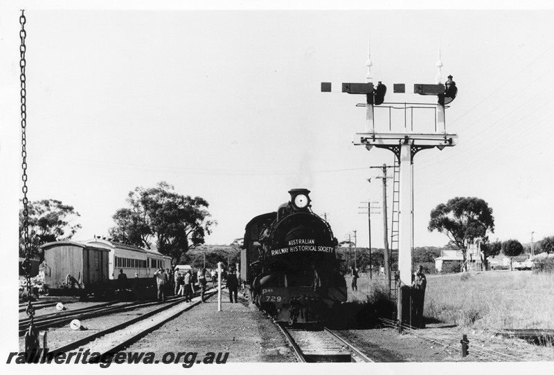 P13475
PMR class 729, bracket signal, workman's train in yard, ARHS tour train
