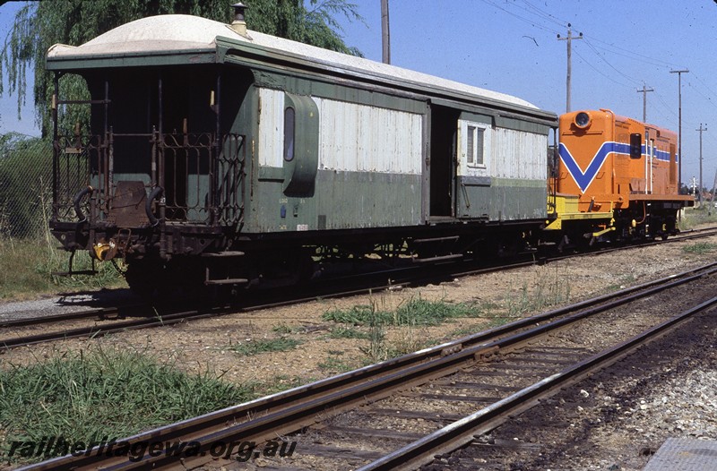 P13493
Y class 11107, Z class 9 brakevan, Midland, end and side view.
