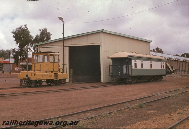 P13496
Shunting tractor,ST1, AL class 2, goods shed, Morawa, EM line, end and side views
