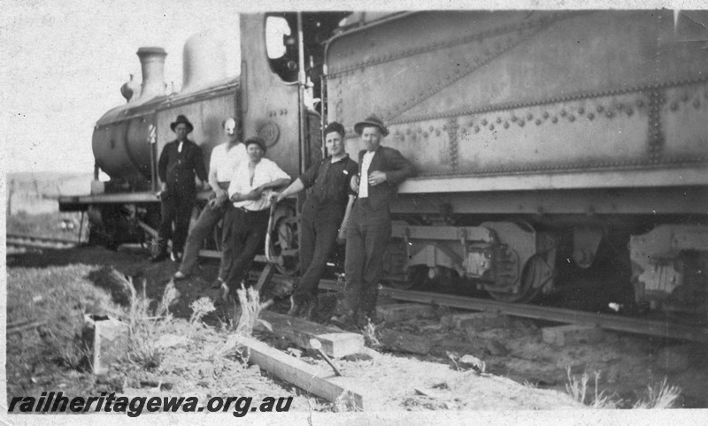 P13509
4 of 7 images of O class 91, date and location Unknown, view looking forward of the side of the loco, crew in front of the cab,
