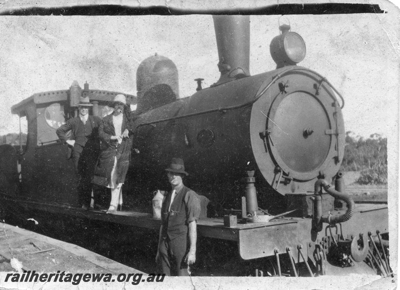 P13510
5 of 7 images of O class 91, date and location Unknown, front and side view, crew and a woman in the view.

