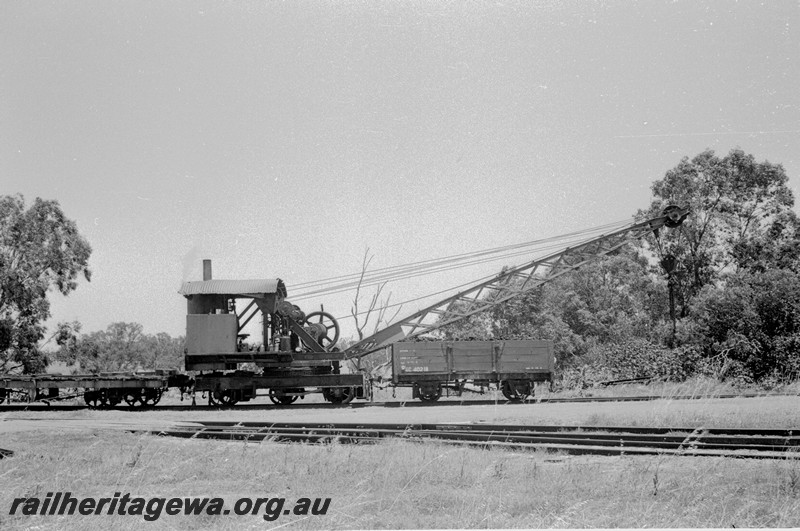 P13519
5 of 6 images of steam crane No.27, Jetty wagon no. 200 behind, GC class 40218 in front, side view Midland Workshops
