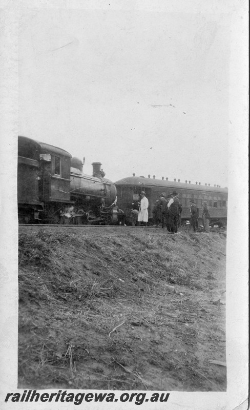 P13524
1 of 4 views of derailment of a platform ended carriage, date and location Unknown, F class loco in view.
