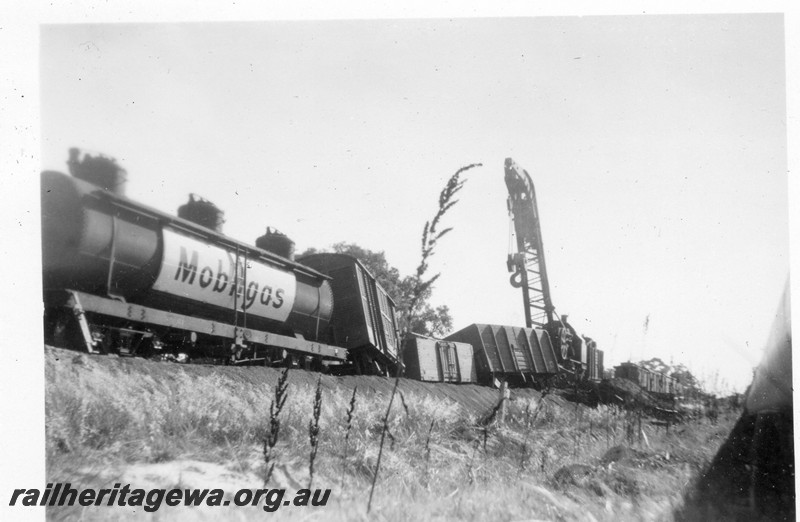 P13539
2 of 2 views of the derailment at Westfield, 29m, 3 ch on the FA line. Bogie tank wagon with a 