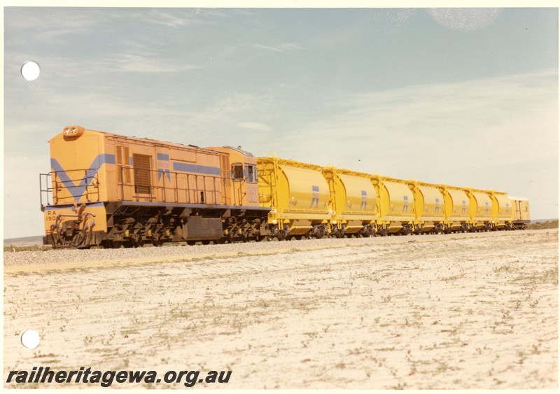 P13544
RA class1908 in Westrail orange livery without the white lining, with a train of seven XE class mineral sands hoppers and a brakevans on the Eneabba Dongara line, DE line
