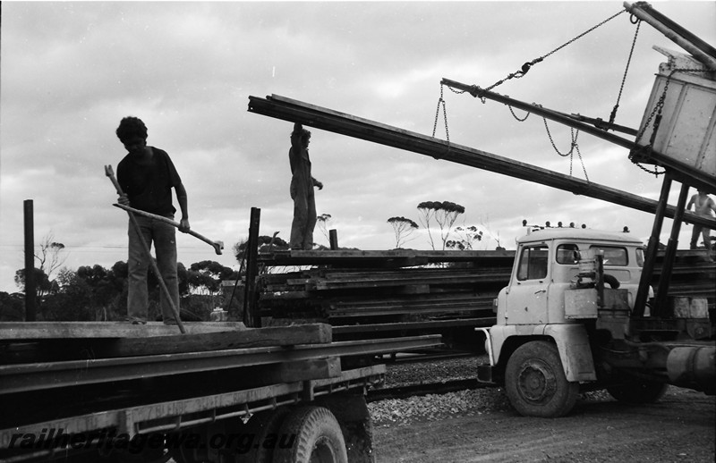 P13554
3 of 4 images of loading/unloading rails at Beete, CE line, tip truck being used as a crane to lift the rails
