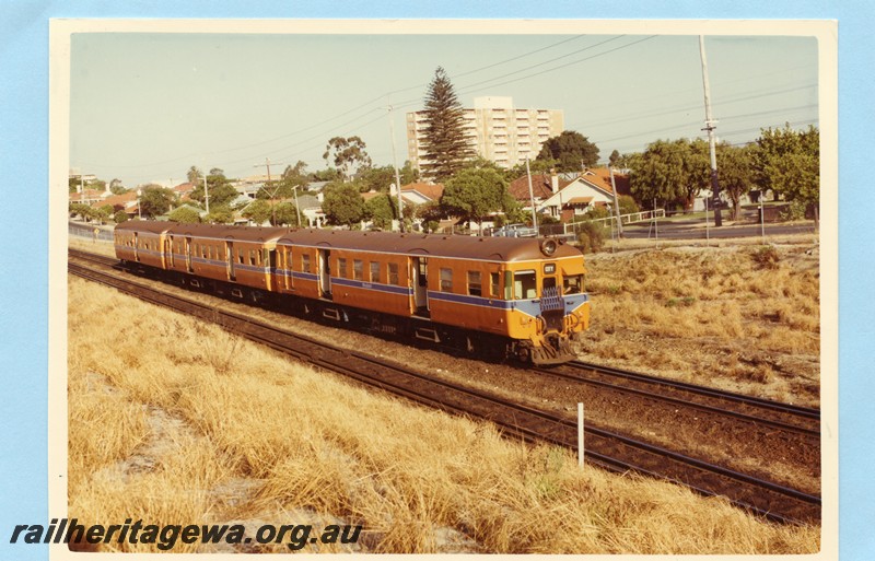 P13583
ADX class 667 heading an ADX and an ADA class railcar set in Westrail orange livery, heading from Maylands towards Mount Lawley
