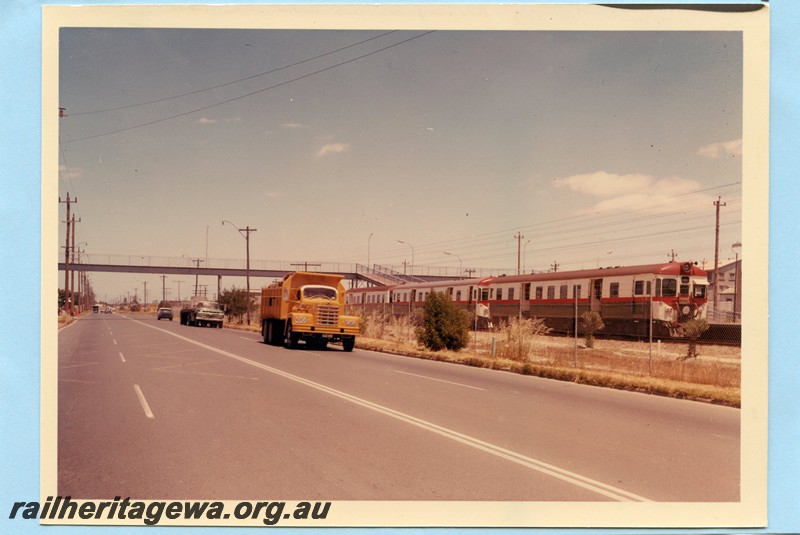 P13587
ADG/ADX/ADH class railcars set, pedestrian overpass, Ashfield, view from the far side of Guildford Road.
