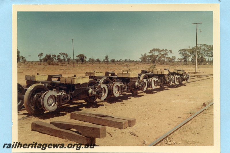 P13591
Diesel railcar bogies with disc brakes, four pairs in a row
