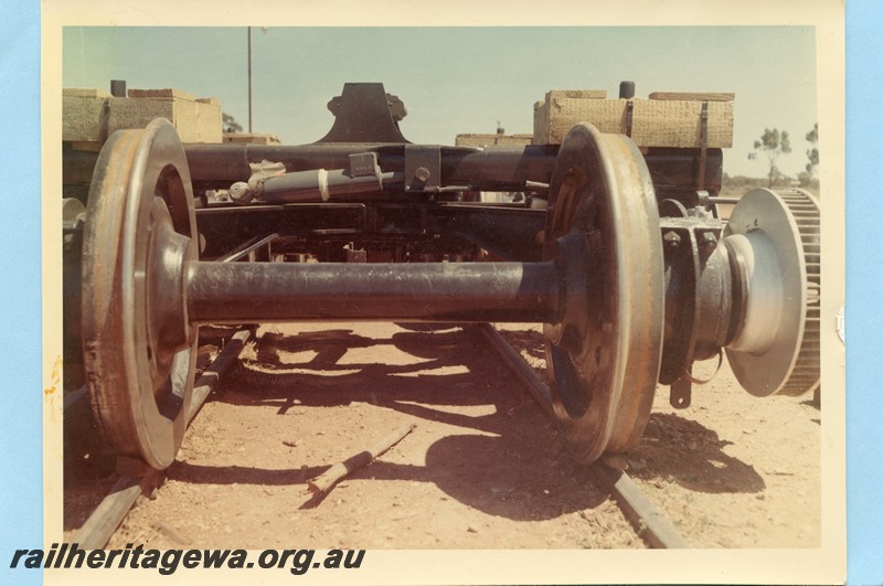 P13592
Diesel railcar bogie with disc brakes, end view.
