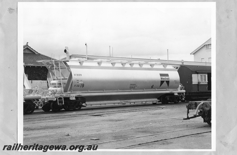 P13647
XF class 21219, Midland Workshops, end and side view, as new.
