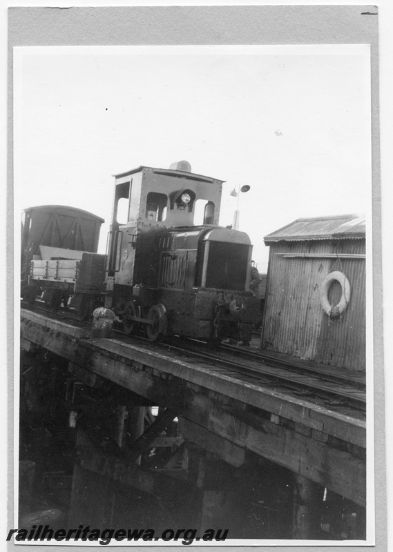 P13666
PWD Andrew Barclay 0-4-0 loco PW31 shunting wagons on the jetty at Onslow.
