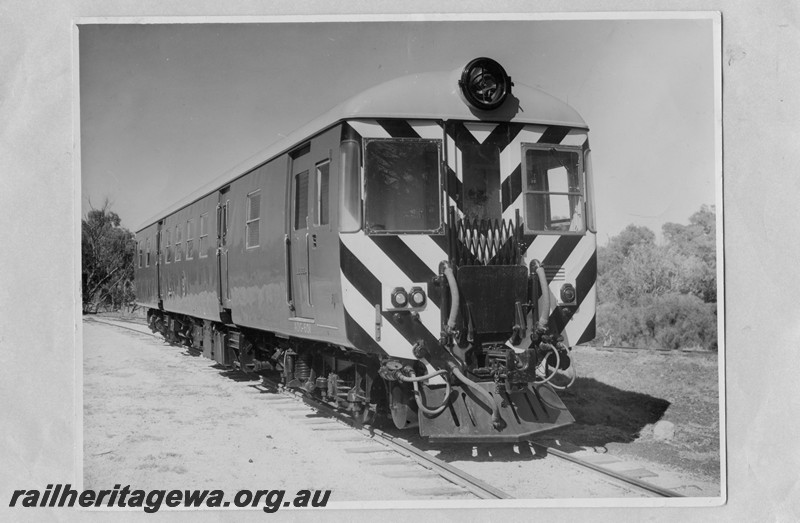 P13667
ADG class 601 in original green livery with yellow and black chevrons on the ends, side and front view
