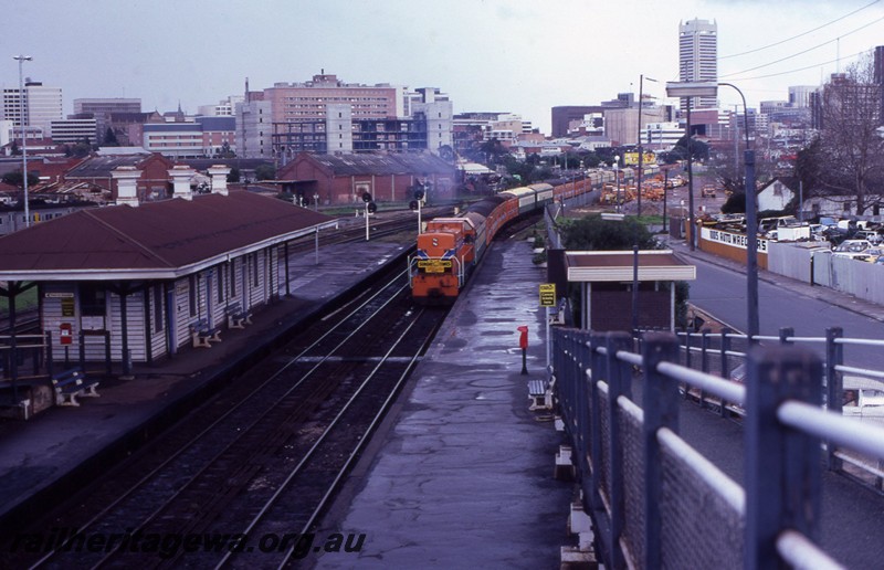 P13681
A class 1514, station, Claisebrook, SWR line, special passenger train.
