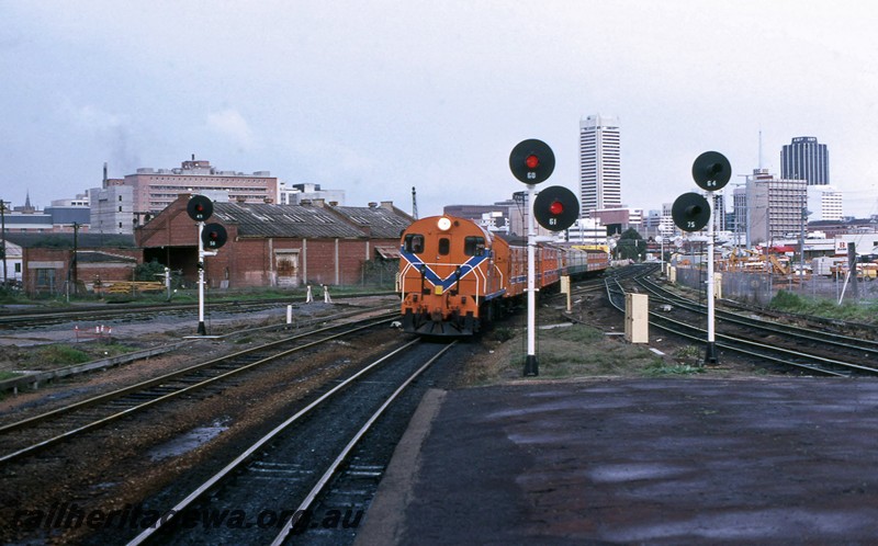 P13683
F class 40, Claisebrook, SWR line, special passenger train.

