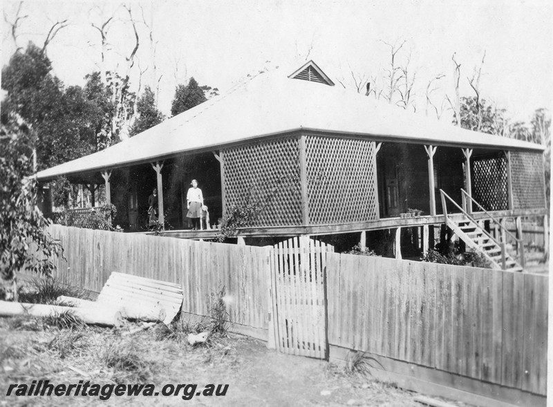 P13691
1 of 6 images of the mill town of Jarnadup, renamed Jardee in 1925, Mrs Dare's house, side and front view
