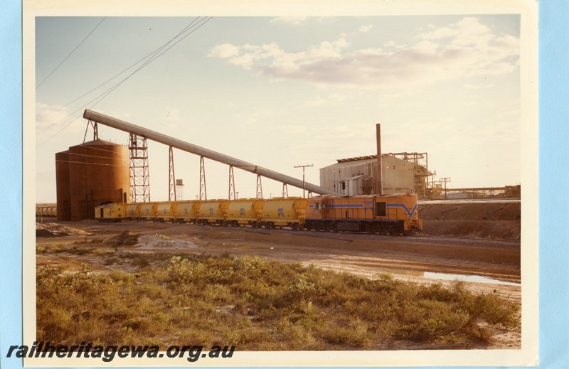 P13697
RA class 1907, mineral sands loading facility, Eneabba, DE line, loading of mineral sands.
