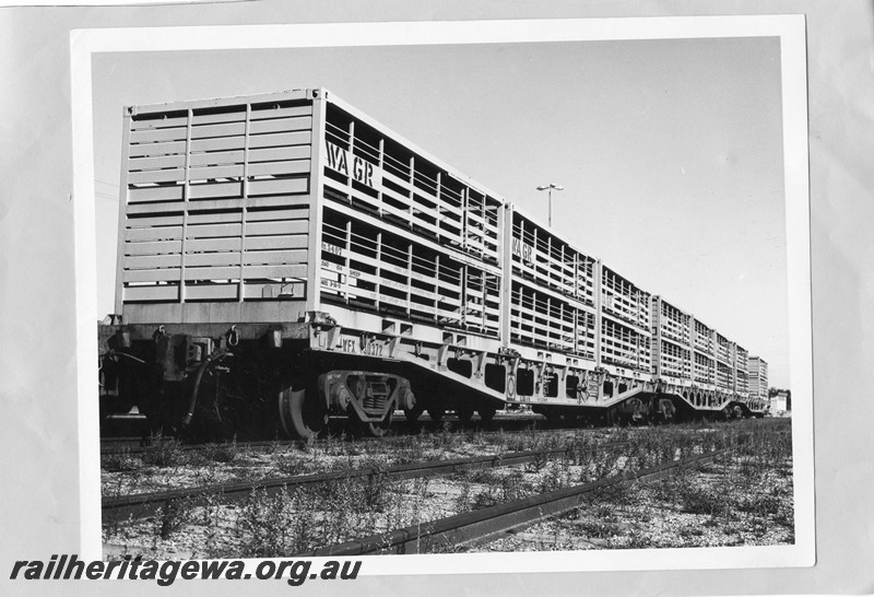 P13720
WFX class 30372 (later reclassified to WQCX),coupled to two other WFX class standard gauge bogie flat wagons with sheep containers on board, end and side view.
