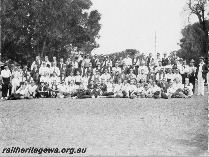P13766
Railway employees picnic, Point Walter, group photo.
