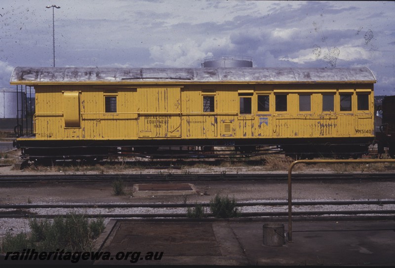 P13779
VW class 5140, ex ZA class 160, Forrestfield, side view
