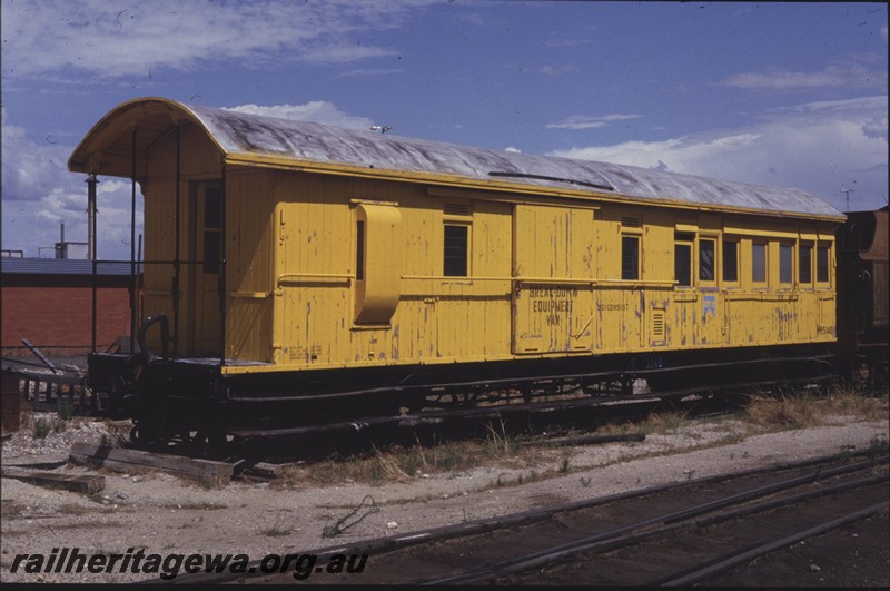 P13780
VW class 5140, ex ZA class 160, Forrestfield, end and side view
