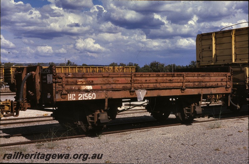 P13784
HC class 21560,in brown livery, Forrestfield, end and side view.
