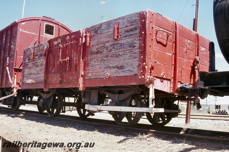 P13798
GN class 5844 wagon, upwards looking  side and end view, Narrogin, GSR line, on display.
