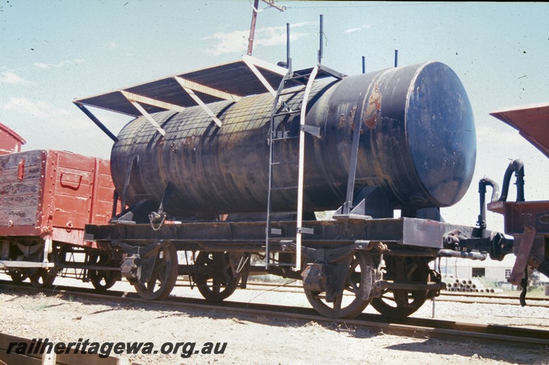 P13801
J class 40401 four wheel tank wagon, Narrogin, GSR line, on display.
