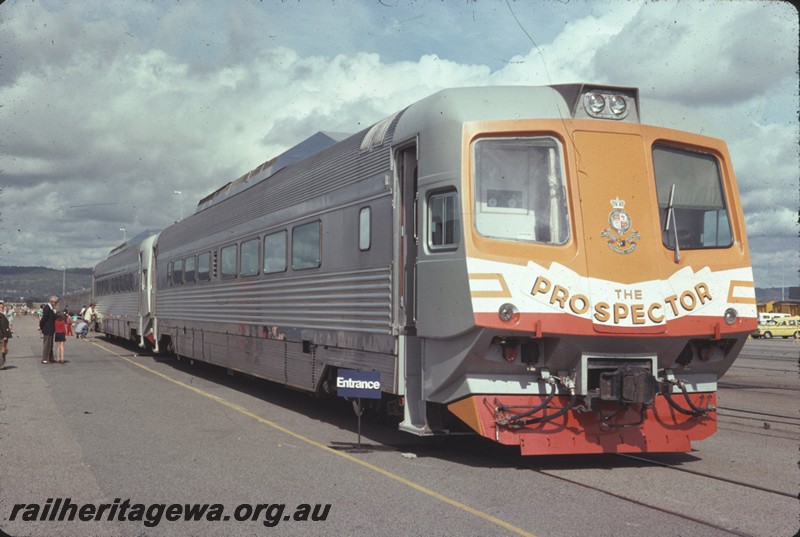 P13820
Prospector railcar, Westrail Open Day, Kewdale, side and front view.
