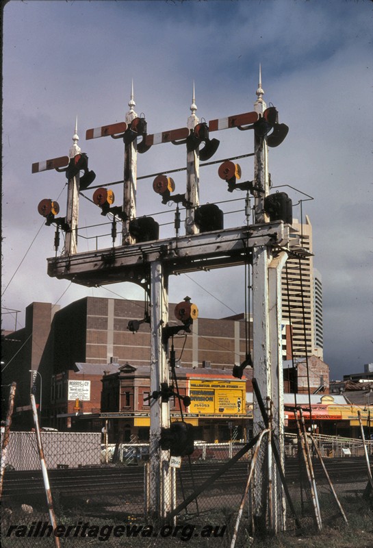 P13829
Bracket signal with four arms and four dollies, with twin uprights, near Pier street, Perth, on the north side of the tracks.

