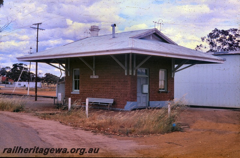 P13832
Station building (Traffic Office), Dumbleyung, WLG line, rear and end view
