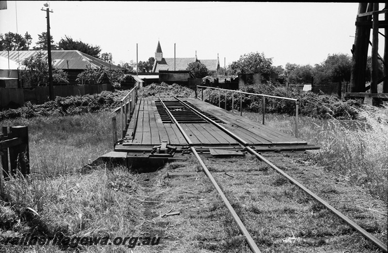 P13876
Turntable, Brunswick Junction loco depot, SWR line, view along the table.
