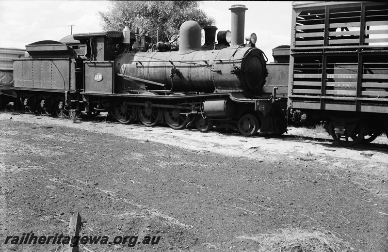 P13886
G class 118, side and front view, stowed.
