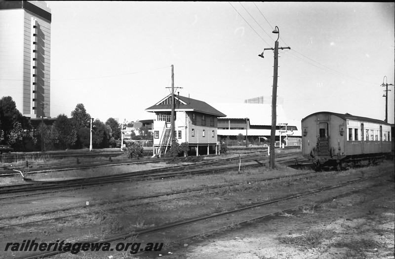 P13894
Signal box, A cabin, Perth Yard, end and trackside view
