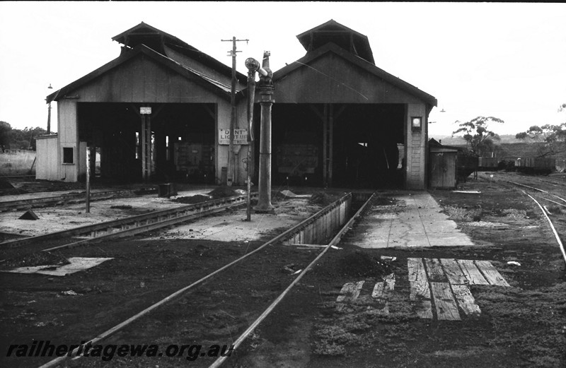 P13914
Loco sheds, water column inspection pits loco depot, Northam ER line, end view
