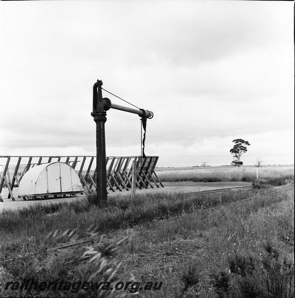 P13920
Water column, open frame 