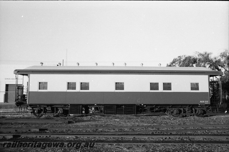 P13922
AGS class 22 Shower carriage, smooth sides, green and cream livery,  side view.
