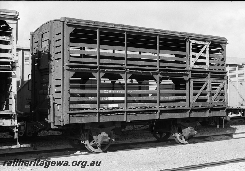 P13963
CXB class 17583, end and side view
