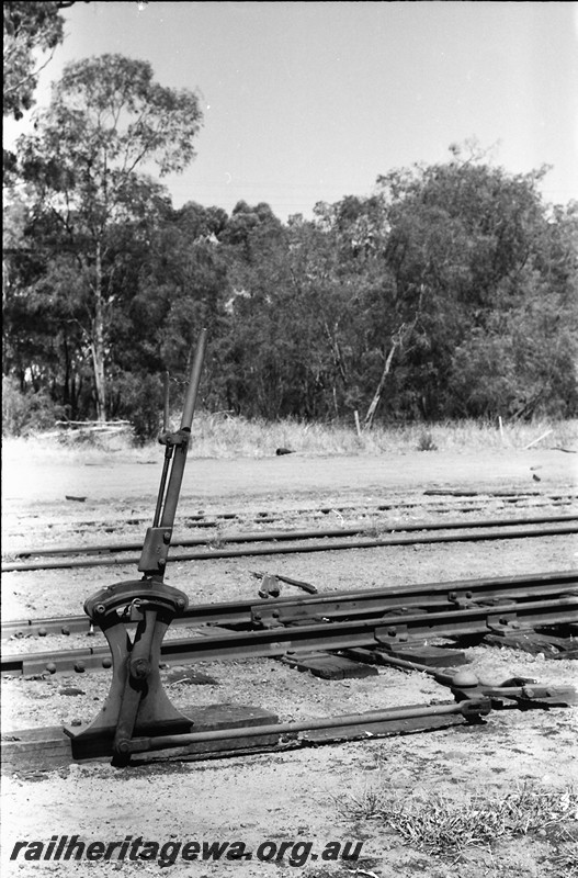 P14003
Point lever showing the mechanism, side view.
